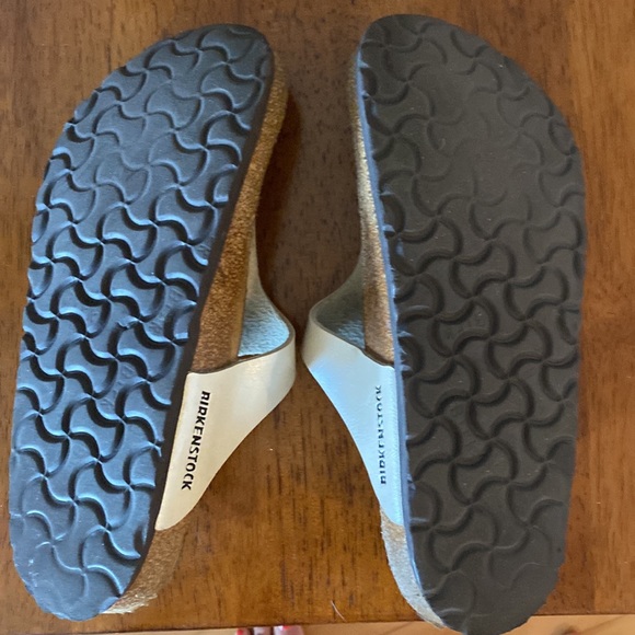 Birkenstock Gizeh size 38. Metallic Pearl color - Picture 2 of 3